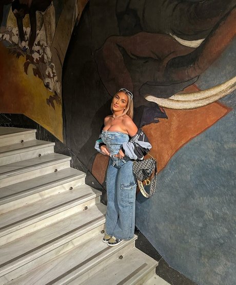 Danielle Tilly Wright セックスモデル 画像