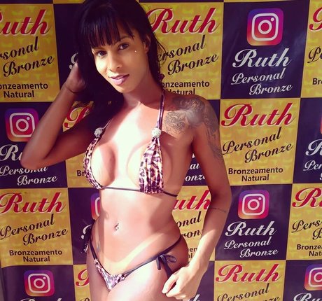 Carine Kishi 美しいポルノスター 写真