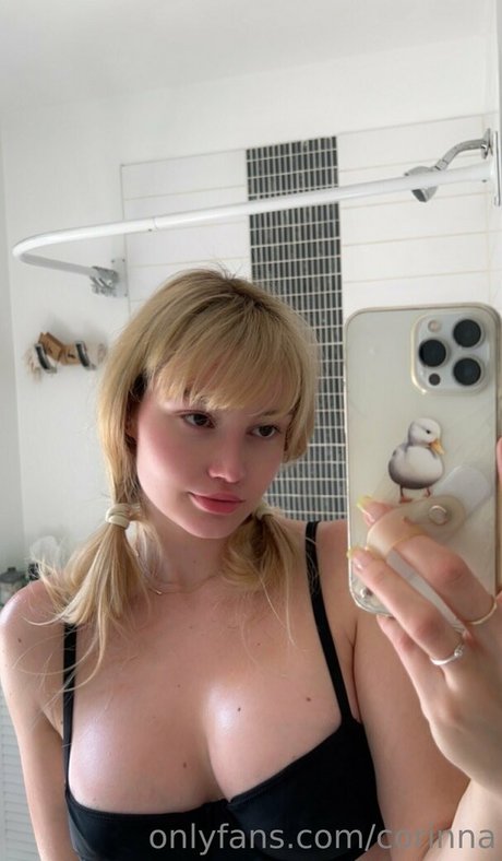corinna ポルノスター ホット 写真