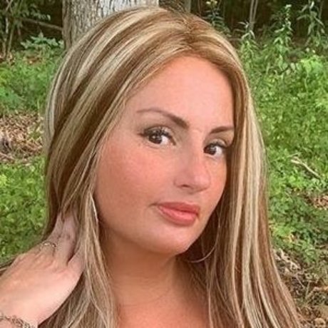女性ボディビルダー オンリーファンズ セクシー裸 写真
