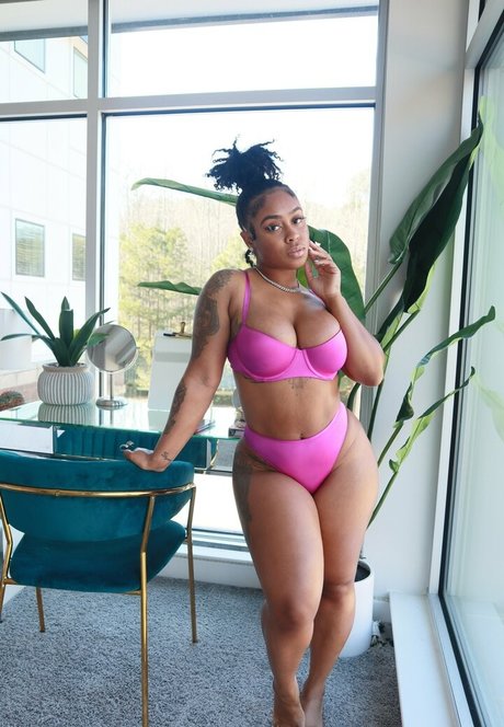 therealbombshell mint セックスモデル 写真