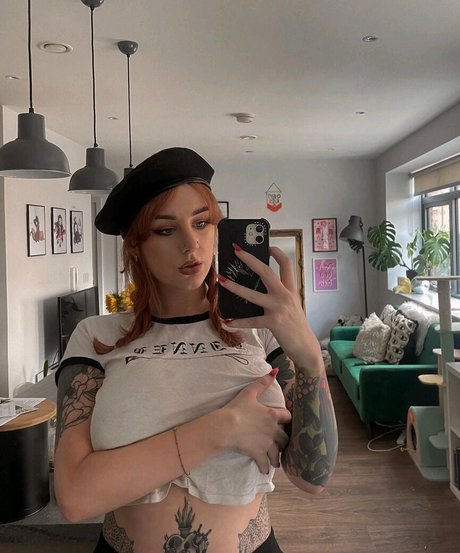 Hollie Rutter ヌードモデル 写真