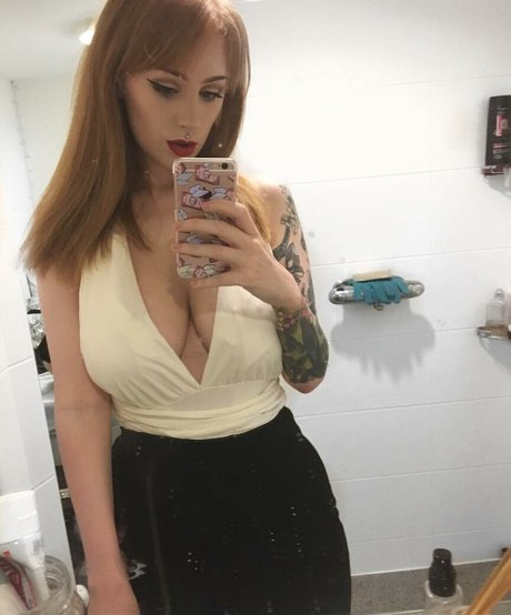 Hollie Rutter ヌードのポルノスター 画像