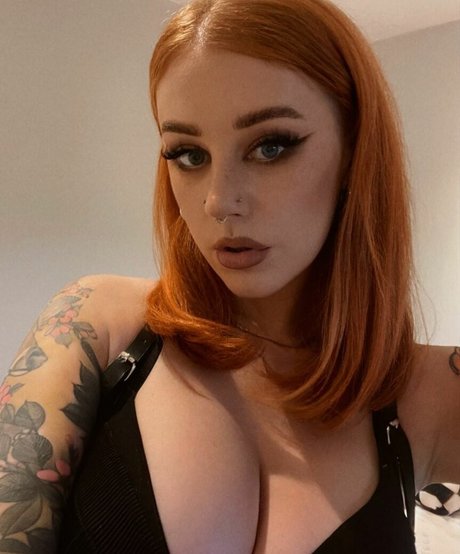 Hollie Rutter 裸のスター 写真