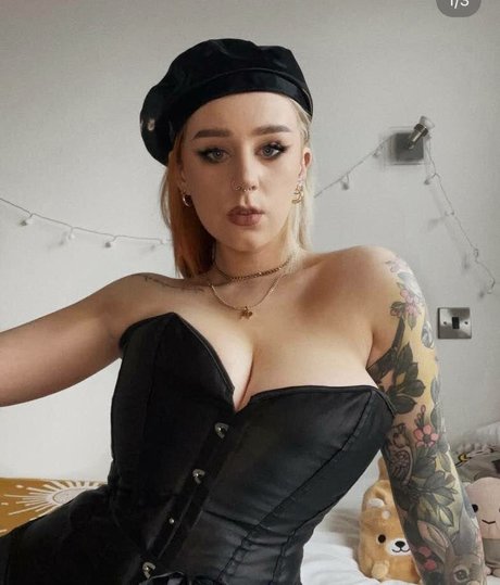 Hollie Rutter セクシーなポルノスター 写真