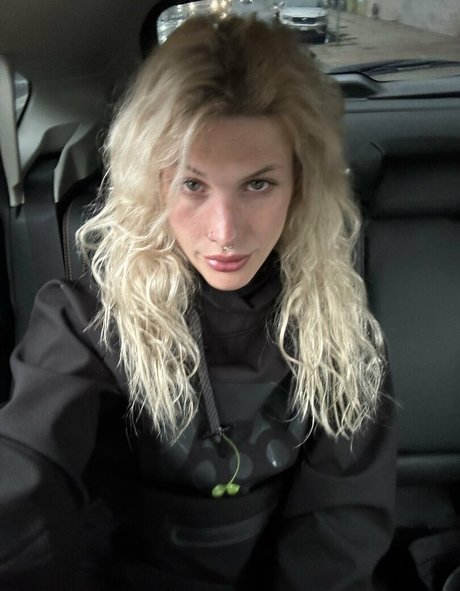 lilkittyjadee ポルノモデル 写真