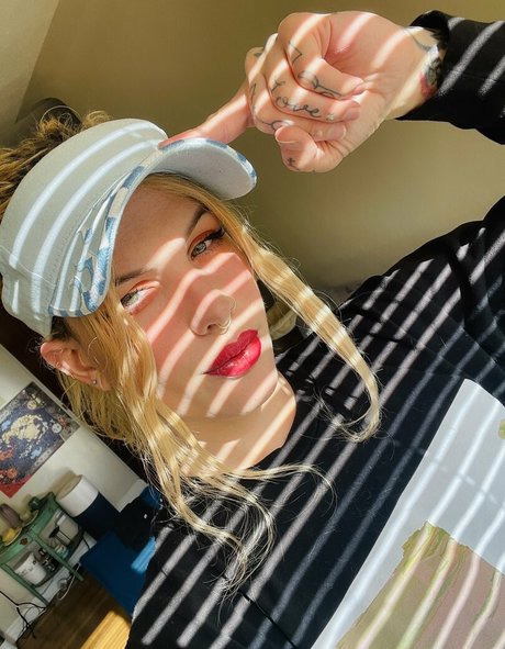 lilkittyjadee アダルトスター 画像