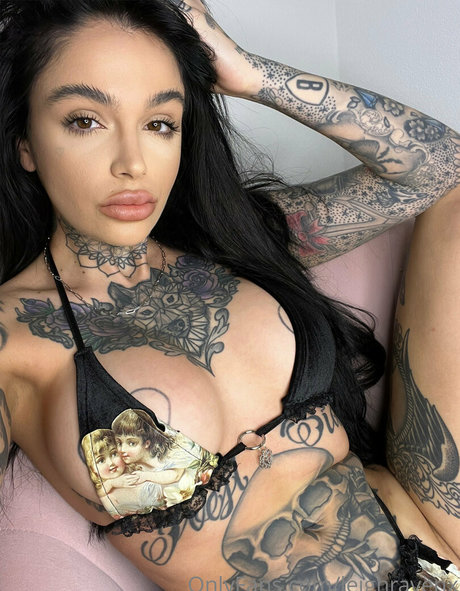 leighravenx ポルノスター 写真