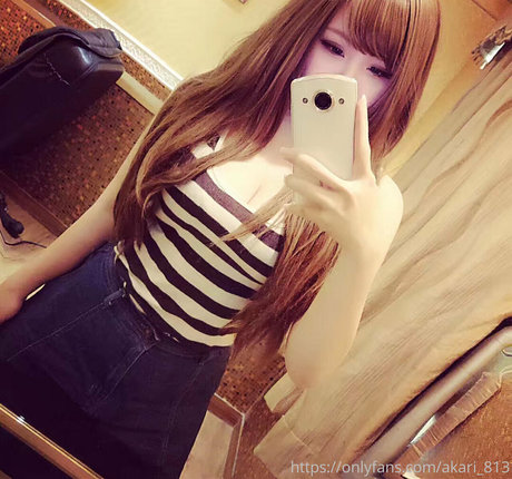 akari 813 セクシーモデル 画像
