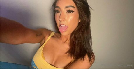 cybr queen 美しいモデル 写真