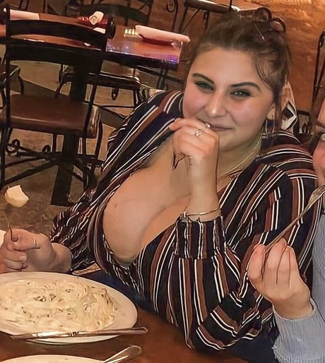 Caroline Casbon ポルノスター 裸 写真