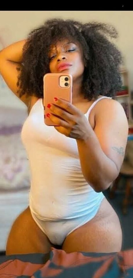 Elle themuse top profile image