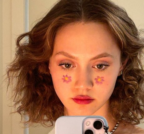 Iris Apatow ポルノスター 可愛い 写真