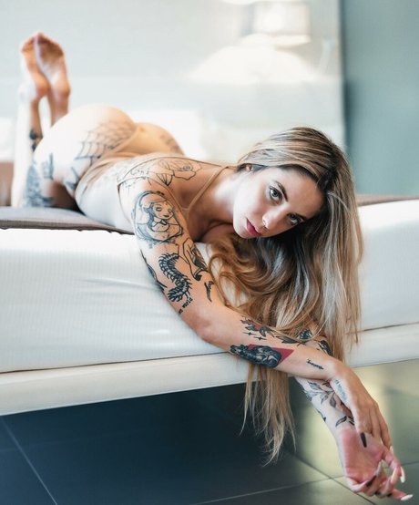 Brokenmirror セックス女優 画像