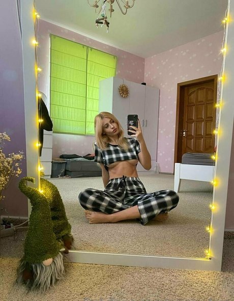 emmy almyy エロティックなポルノスター 画像