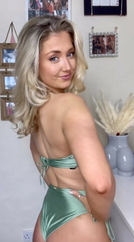 Thebigtittiecommittee セクシー女優 写真
