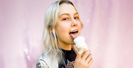 Phoebe Bridgers 裸の女優 アーカイブ
