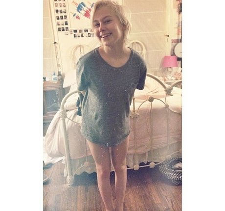 Phoebe Bridgers ヌード女優 写真