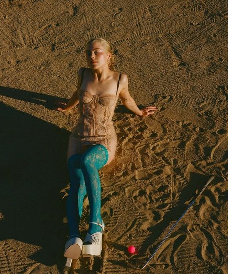 Phoebe Bridgers モデル ギャラリー