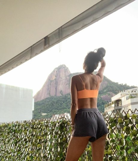 Lara Nobre エロティックなポルノスター 写真
