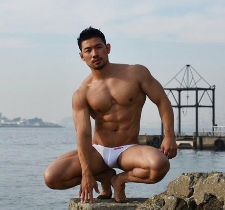 runssm エロティックなモデル 写真