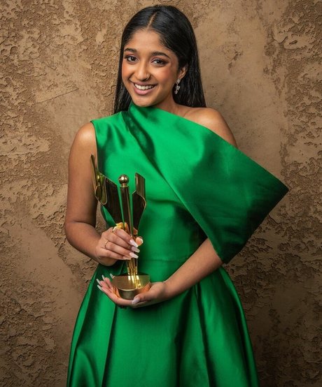 Maitreyi Ramakrishnan 独占モデル 画像