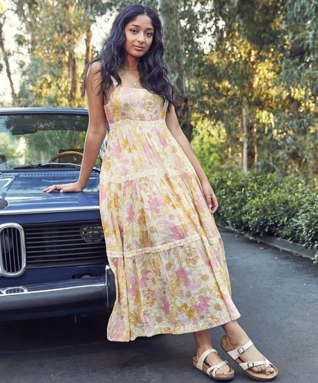 Maitreyi Ramakrishnan 裸の女優 ギャラリー