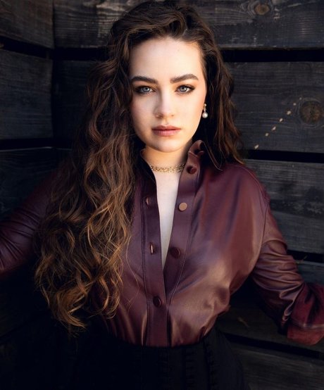 Mary Mouser 可愛いモデル 画像