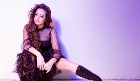 Mary Mouser セックススター ギャラリー