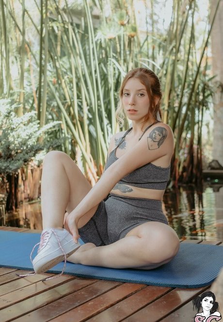 小さいチンポのシーメールOnlyFans ポルノ 写真