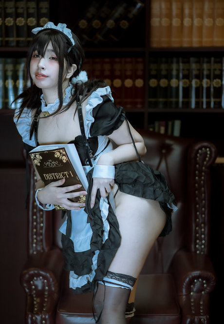 Emiliabear エロティックなモデル 写真