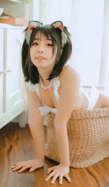 Emiliabear 高品質のポルノスター アーカイブ