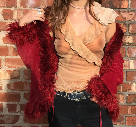 Depop Wins ヌードモデル 画像