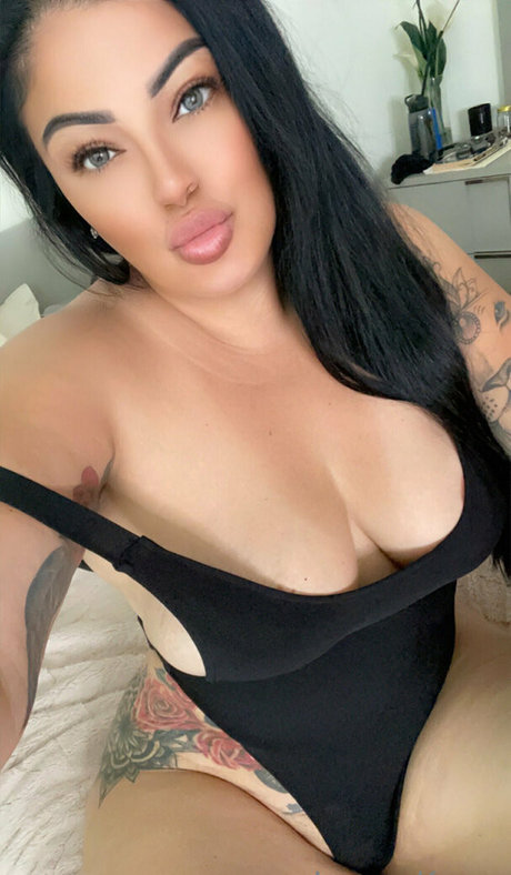 thickbaddie jenna ポルノモデル 画像