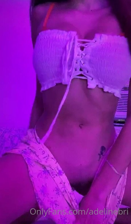 Adelinebri ポルノ女優 写真