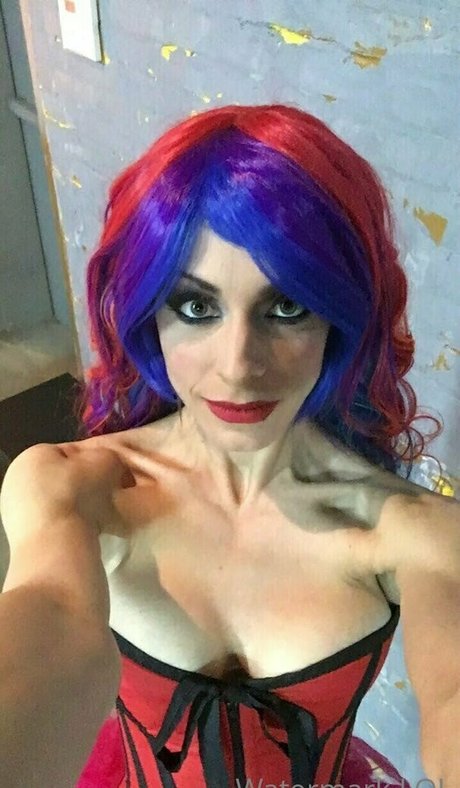 naughtyjeeper801f 女優 写真