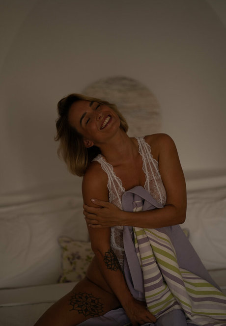 Juliaroemmelt 高品質モデル 写真