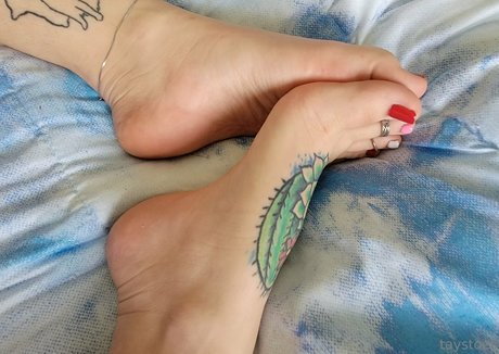 taystoes 裸の女優 写真