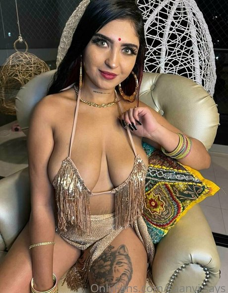saanvi says 可愛いモデル 写真