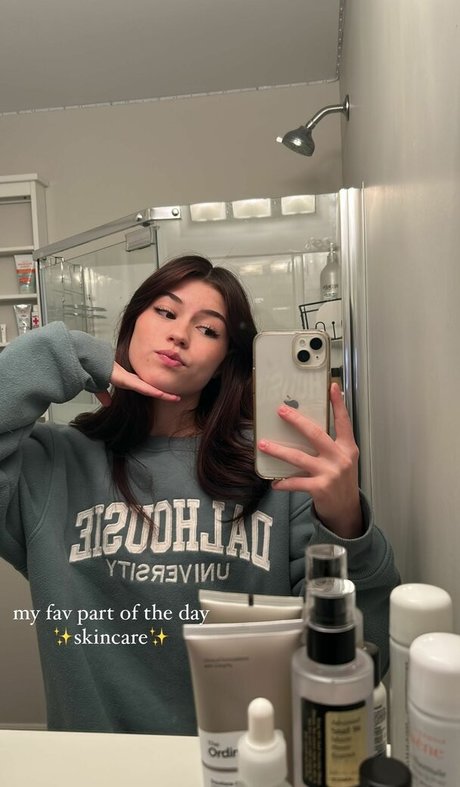 Ava Rose Beaune セックスモデル 写真