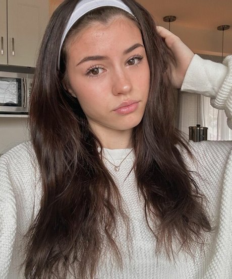 Ava Rose Beaune ヌードモデル 画像