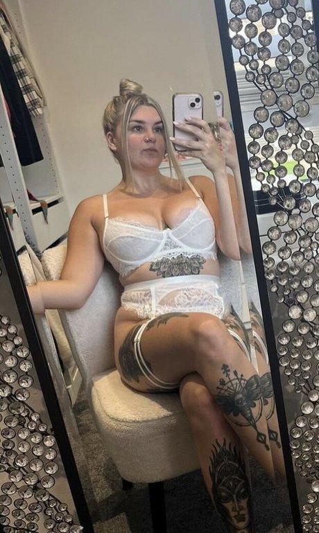 Hollie Jakeway セックスモデル ギャラリー