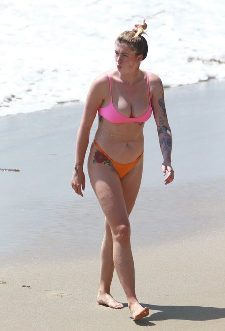 Ireland Baldwin 裸モデル 写真