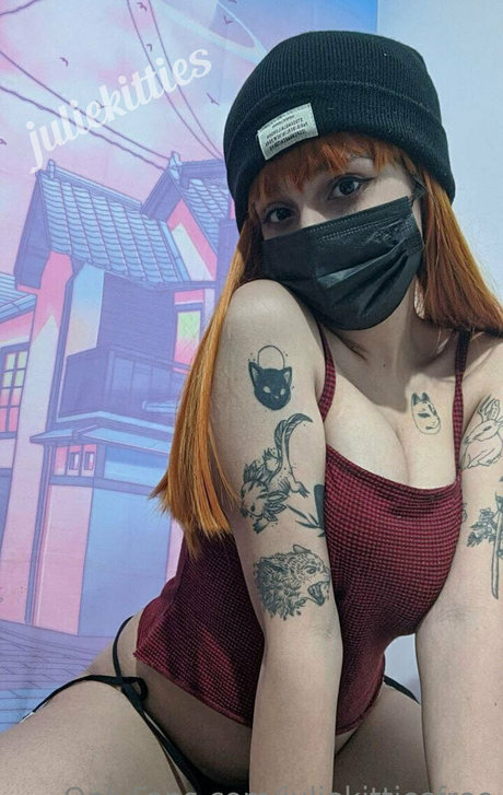 juliekittiesfree ポルノモデル 写真