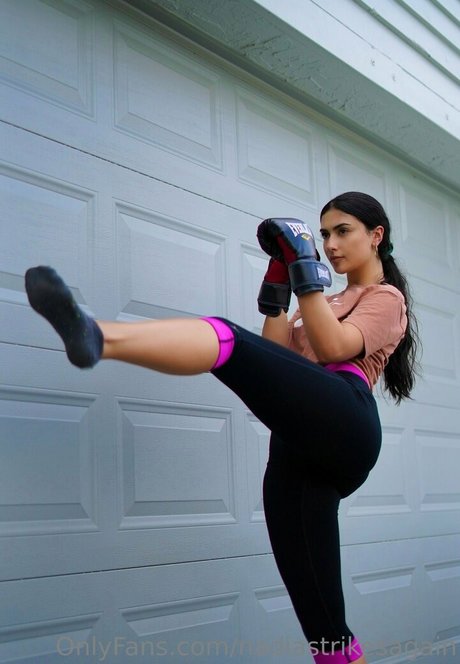 nadiastrikesagain アダルトモデル 画像