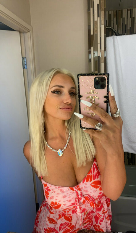 itshollyday ポルノスター アダルト 画像