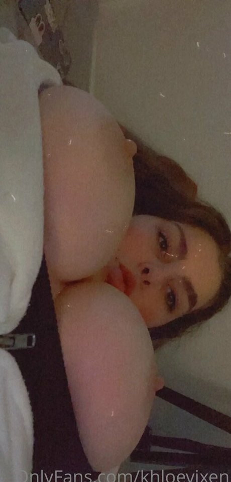 khloekellyxo ヌードモデル 写真