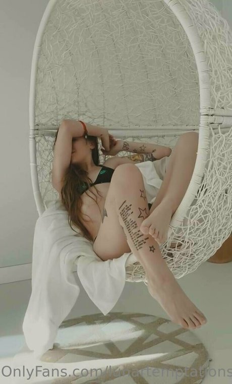 lunartemptations 美しいモデル 写真