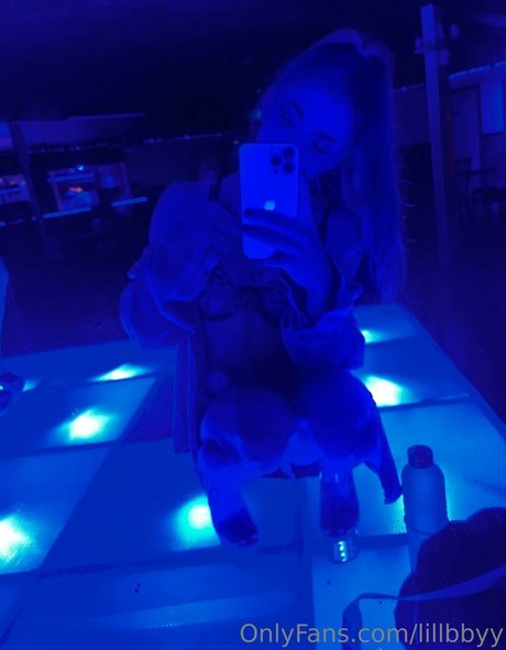 ショートティーンOnlyFans ホットセクシー 写真