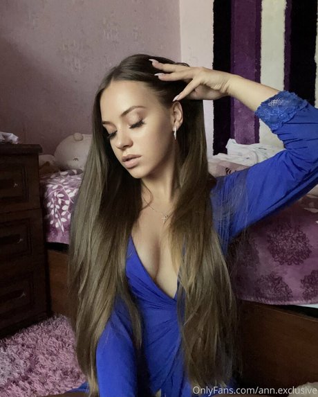 小柄なトゥインクOnlyFans セクシー裸 写真